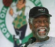 'NBA 11회 우승' 농구 전설 빌 러셀 타계..향년 88세