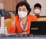 민주 "'이해충돌' 조명희, 국토위 사임해야"..曺 "매도 유감"(종합)