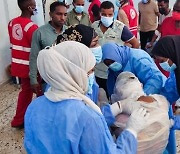리비아서 유조차 폭발로 9명 사망..새는 휘발유 얻으려다 참변