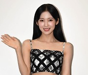 [TEN 포토] 오마이걸 아린 '피부에 조명을 달았나'