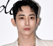 [TEN 포토] 이수혁 '상남자의 샤프한 비주얼'