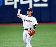 [포토] 키움 김주형 '9회 결정적인 실책'