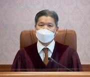 '골프 접대' 의혹 받은 이영진 헌법재판관 "사실과 달라" 강하게 반박
