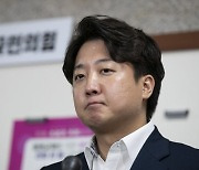 경찰, '이준석 병역법·동생 의료법 위반' 의혹 불송치