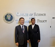 ICT minister visits U.S. and discusses technology cooperation