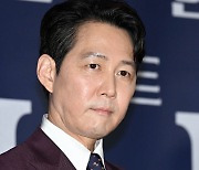 이정재, '감독의 포스' [사진]