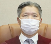 이영진 헌법재판관, 골프 접대 의혹에 "안타깝고 송구"