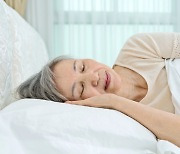낮잠 자주 자는 노인..치매 초기 증상일 수도