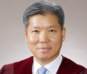 이영진 헌법재판관, 골프 접대 의혹