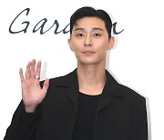 [ST포토] 박서준 '포즈는 역시 손인사'