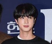 [TD포토] BTS 진 '글씨도 잘 써요~'