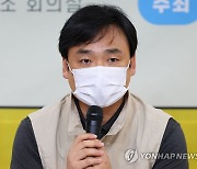 발언하는 윤창현 언론노조 위원장