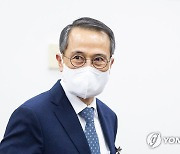 국회 정보위 참석하는 김규현 국가정보원장