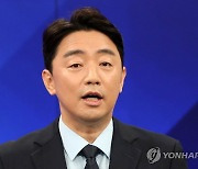 춘천 토론회 참석한 강훈식 후보