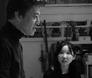 Hong Sang-soo's 'Walk Up' invited to two overseas film fests