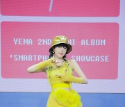 Choi Yena brings summertime magic to beat the heat with 'Smartphone'