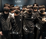 [LCK] '시즌 9승' kt, 5위 지키며 PO 진출 확정..팀 순위 < 8월 4일 기준 >