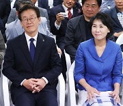 김혜경 소환 임박..경찰, '법카 의혹' 최초 신고자 조사