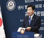 김진표-펠로시 한미의장 "확장된 대북 억제력으로 '비핵화' 지원"