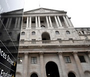 영국 중앙은행, 27년 만에 금리 최대폭 인상