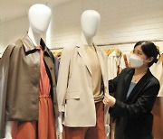 [포토뉴스]롯데백화점 대구점, DKNY 매장 가을 신상품 선보여