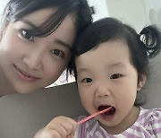최희, 21개월 딸 아이스크림 먹이고 당황 "먹어도 되나요..?"