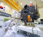한국 첫 달탐사선 '다누리' 내일 미국서 발사..오늘 기립