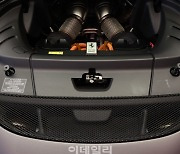 [포토]최초 공개된 페라리 296 GTS 엔진