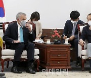 [포토] 주미 대사 만난 권영세 통일부 장관