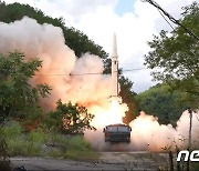 대만 동부 해안으로 발사되는 중국 미사일