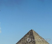 이집트 국보 피라미드 위에서 펼쳐진 첫 에어쇼..'블랙이글스'가 날았다