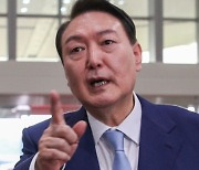 휴가 중 윤 대통령, 지지율 24%로 추락[한국갤럽]