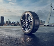 한국타이어, 영국 차 전문지 SUV 타이어 테스트서 젖은 노면 1위·종합 2위