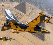 S. Korean fighter jets join air show over pyramids to raise hope for deal with Egypt