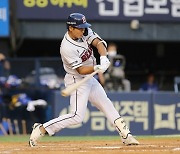 '브랜든 첫 승-송승환 결승 홈런' 두산, KIA 잡고 4.5경기로 승차 좁혀