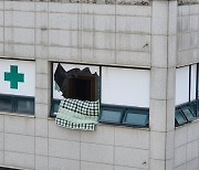 '5명 사망' 이천 관고동 병원 화재..끝까지 환자 돕던 간호사 숨져
