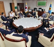"신뢰받는 의회 만들어야" 충북도의회, 역대 의장 초청 간담회 개최