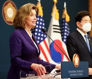 [사설] 펠로시 앞에서 초당외교 잊은 대한민국 정치