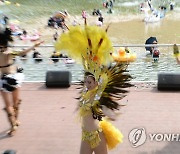 수변무대서 펼쳐진 슬로바키아 댄스팀 공연