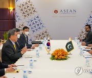 파키스탄과 양자 회담 갖는 박진 외교부 장관