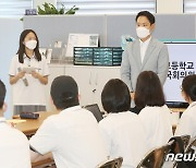 제주 고등학생과 간담회 진행하는 김한규 의원