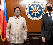 필리핀 찾은 美국무, 중국 견제.."상호방위조약에 전념"