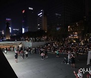 [포토]광화문광장에서 보내는 여름 밤