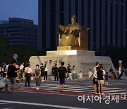 [포토]여름밤 광화문광장에서
