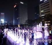 [포토]잠 못 드는 밤 광화문광장에서