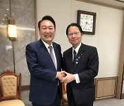 "韓 식민지 삼은 일본이 형님"..尹 만난 '아베파' 日 정치인 망언 파문