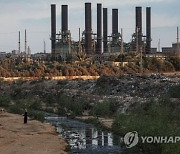 (FILE) MIDEAST PALESTINIANS GAZA ELECTRICITY
