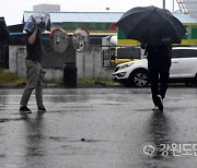 강원 낮 최고 35도 폭염특보..곳곳에 소나기