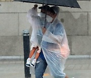 [포토]우산와 우의는 필수