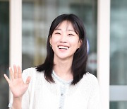 하윤경, 봄날의 햇살 같은 미소